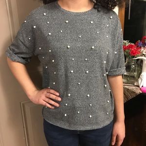 ⭐️4/$25 Grey Light Weight Sweater w/Pearls